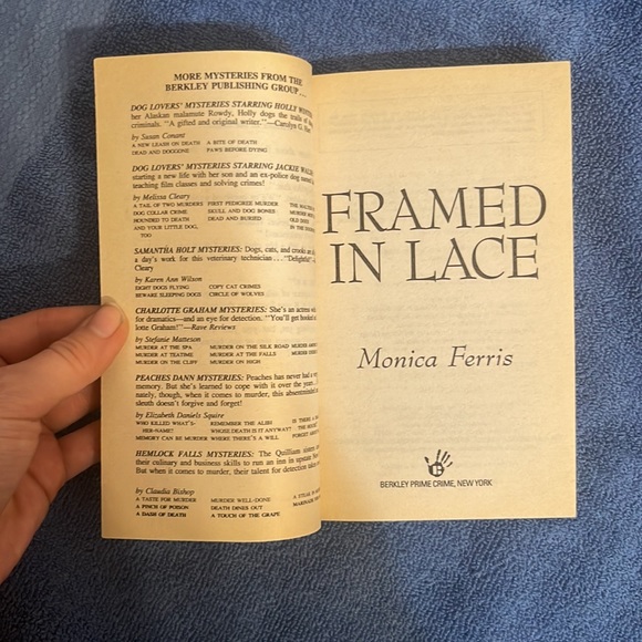Framed in Lace paperback book by Monica Ferris - Picture 4 of 6